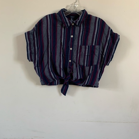 Forever 21 Tops - Button down crop top